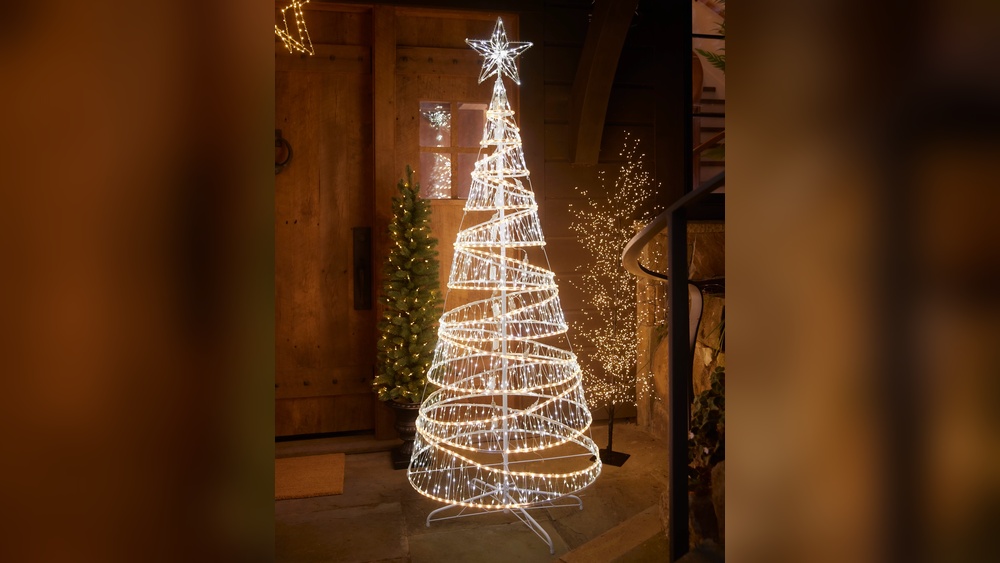 How to Make an Outdoor Artificial Christmas Light Tree