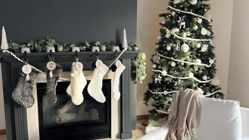 How to Restore an Artificial Christmas Tree