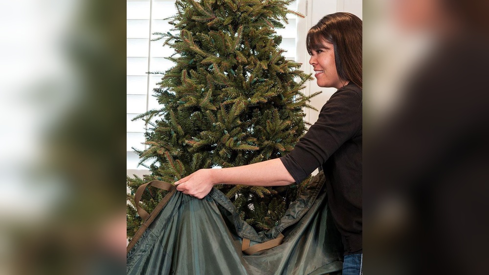 How to Scent a Artificial Christmas Tree While in Storage