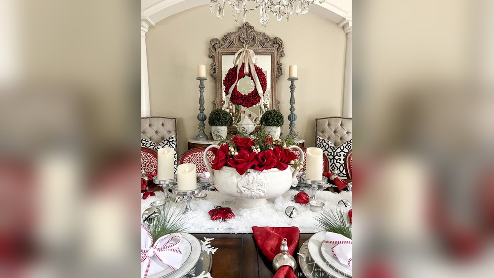 How Yo Decorate a Red Dining Table