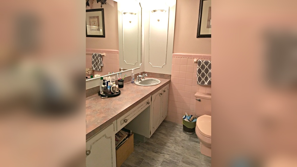 What Color to Decorate With a Salmon Colored Bathroom Countertop