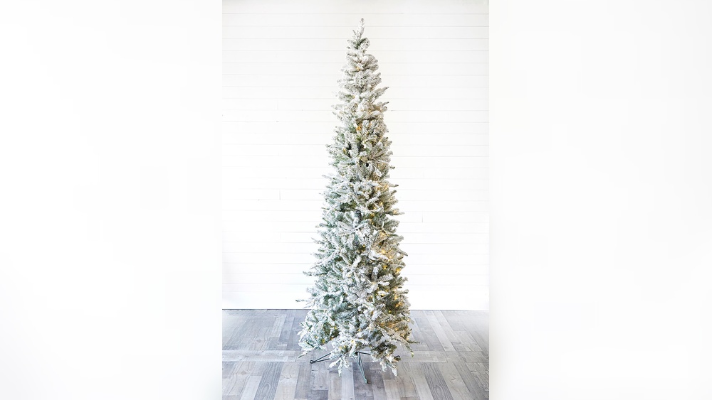 What is Artificial Christmas Tree With 700 Colors