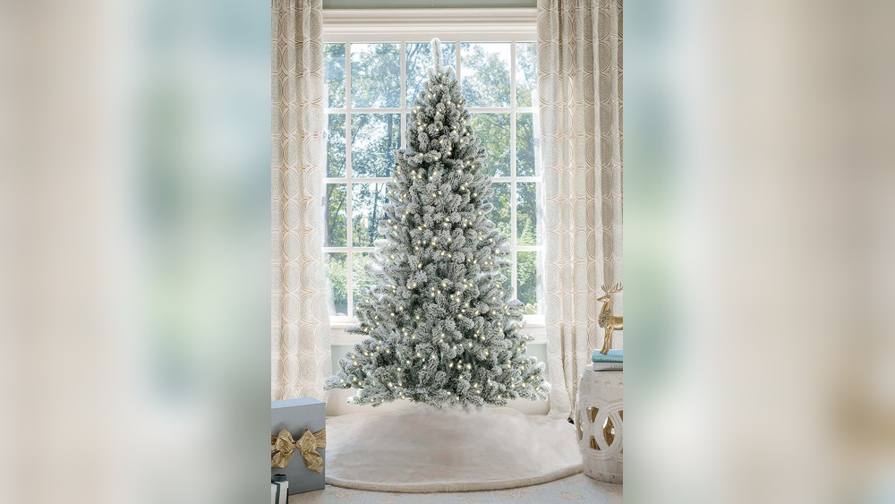 What is Circumference of 6 Foot Artificial Christmas Tree