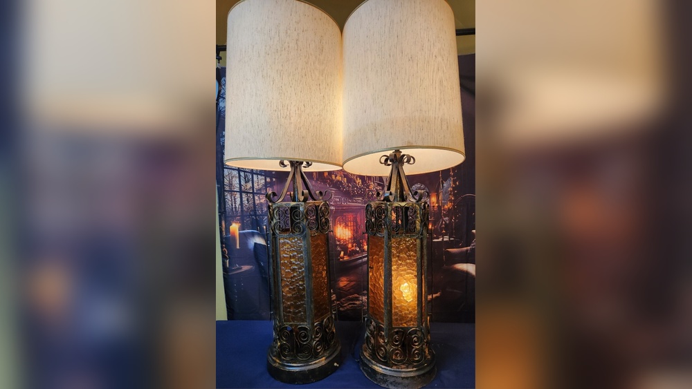 What is Table Lamp in Spanish