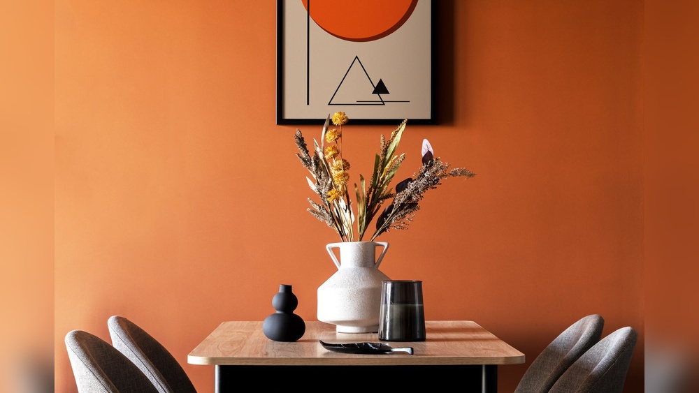 What Paint Colors Do Decorators Pick for Dining Room