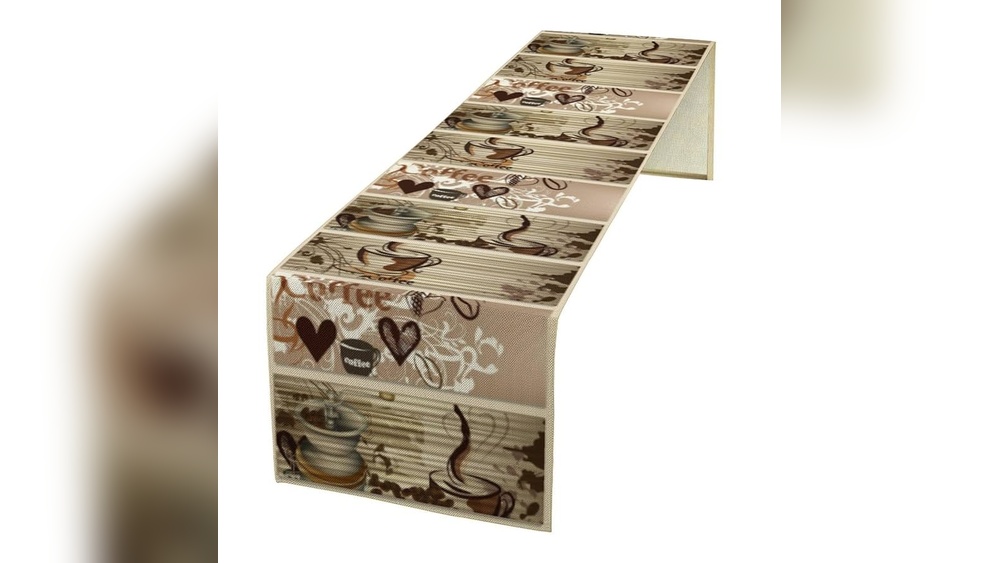 What to Decorate a Farmhouse Theme Dining Table