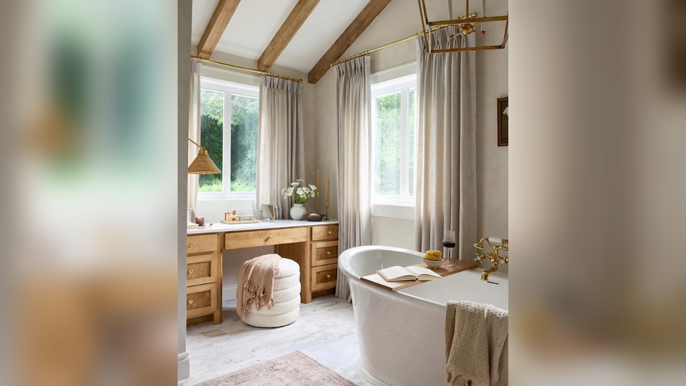 Winter Bathroom Decor